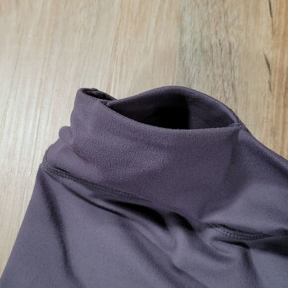 🔺️Fabletics Gray "Salar" Capri Athletic Pants Medium - Picture 7 of 9